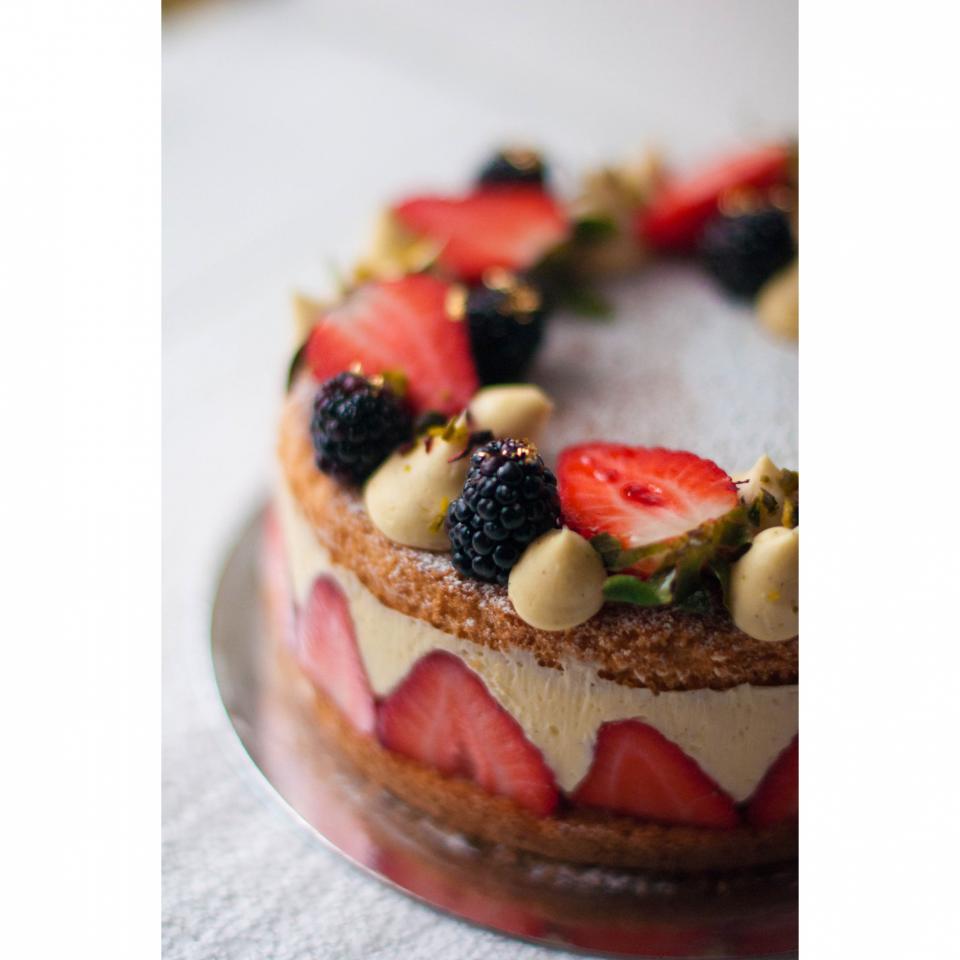 Fraisier cake